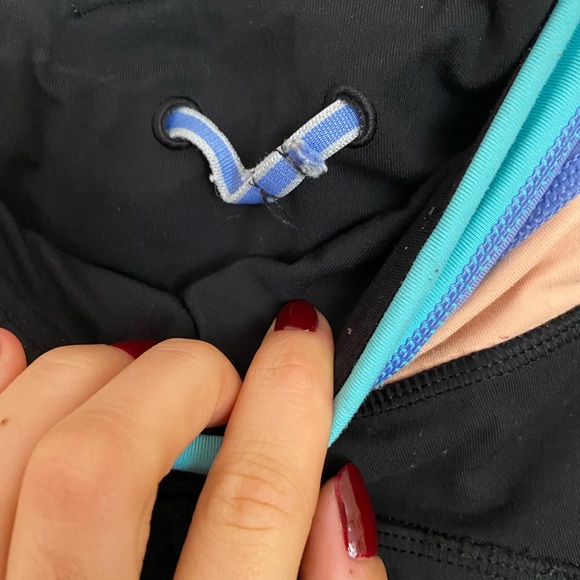 Lululemon size 4 black leggings with colored waist - Picture 4 of 7